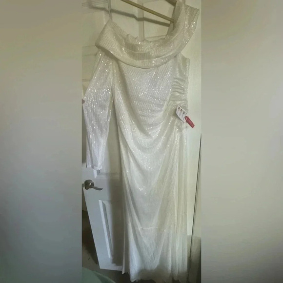 Mac Duggal Ieena White Beaded Cuff Drop Shoulder Faux Wrap Gown 2657 sz 14 NWT - Picture 2 of 11